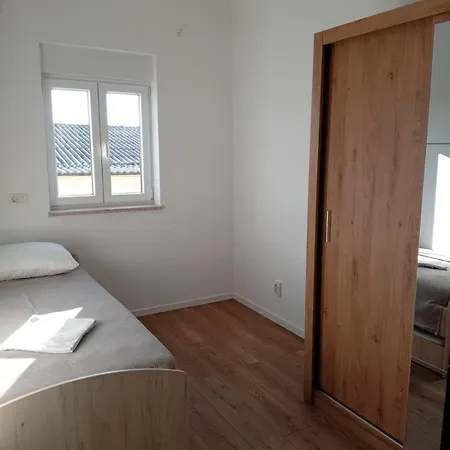 D&d Lausic Apartment